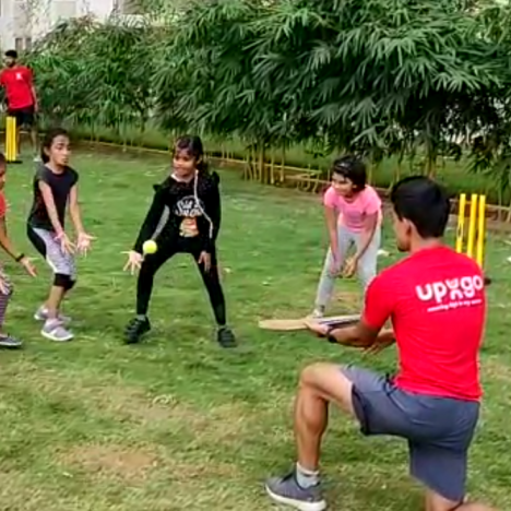 upUgo Coach training the children for cricket skills - Cover drive program